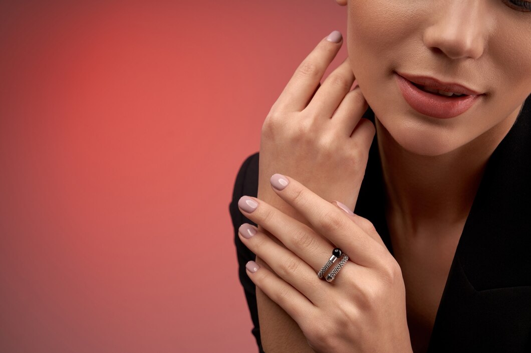 Jak nosić biżuterię z minerałów – przewodnik dla miłośników subtelnej elegancji