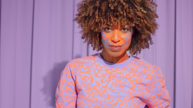 Jak stworzyć unikalny look za pomocą odważnych wzorów i tekstur?