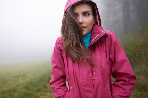 Jak wybrać idealne kurtki na każdą porę roku?